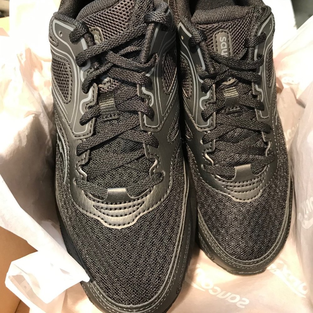 Women's Saucony VERSAFOAM Cohesion 12 Road Running Shoe, Size 10 WIDE
